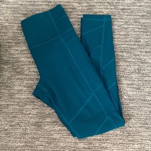Athleta Salutation Stash Tight/Legging